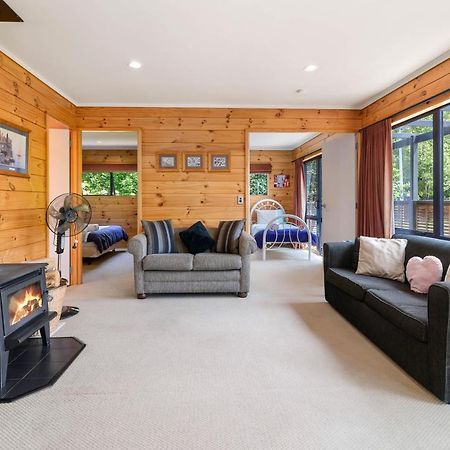 Ngongotaha Lakeside Lodge Екстер'єр фото
