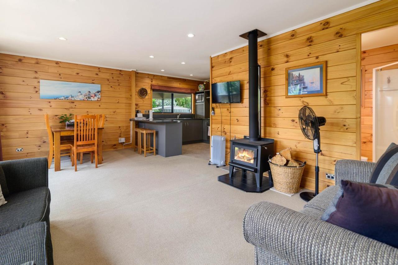 Ngongotaha Lakeside Lodge Екстер'єр фото